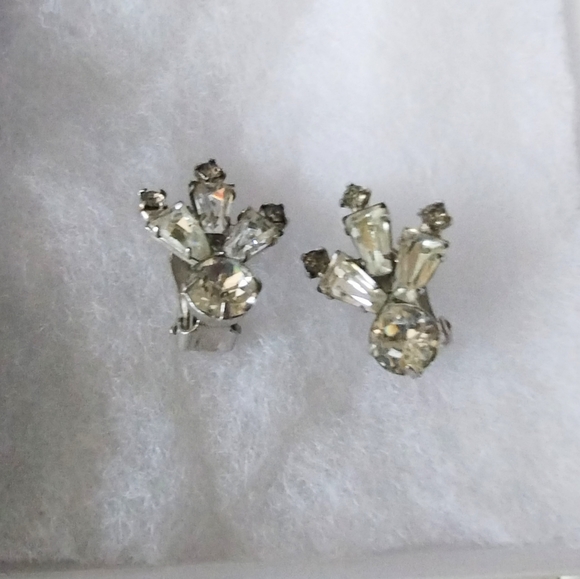Vintage Albert Weiss Earrings - Picture 10 of 13